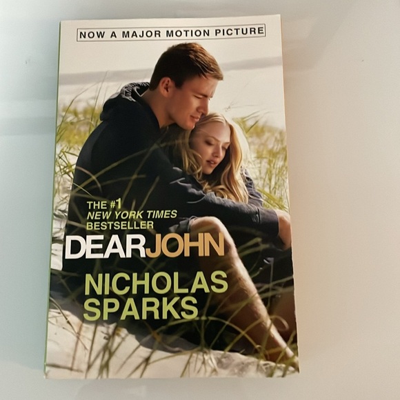 Nicholas Sparks Romance Novels - Picture 4 of 10